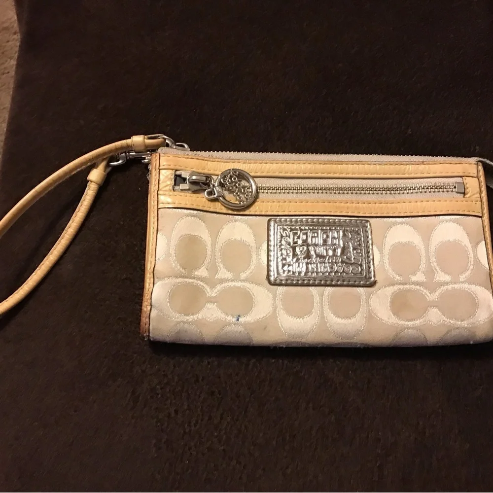 Coach Poppy Cream Wallet Wristlet